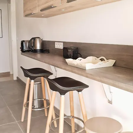 7 Minutes From The Beaches Cosy And Convenient With Terrace Appartement *
